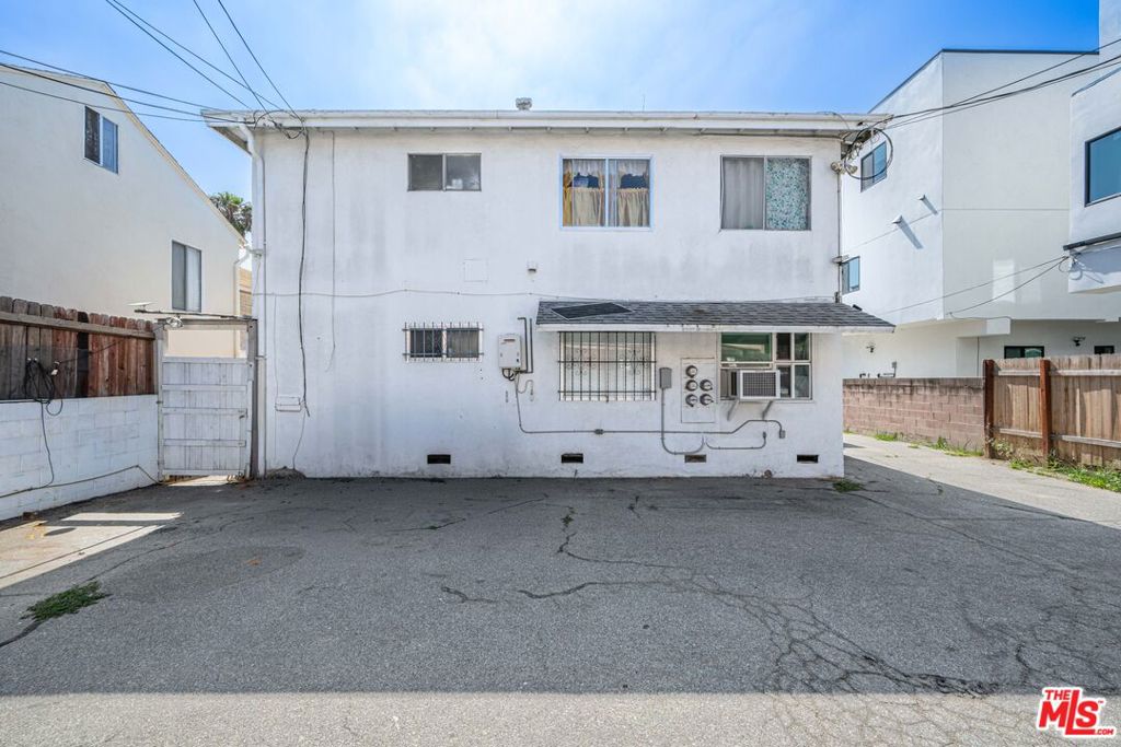 2629 S Garth Avenue Property Photo 9