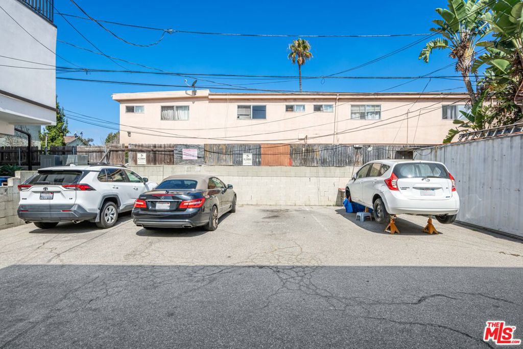 2629 S Garth Avenue Property Photo 10