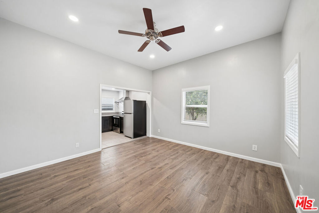 1543 W 23rd Street Property Photo 2