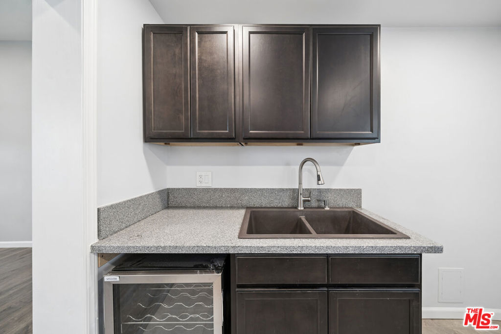 1543 W 23rd Street Property Photo 5