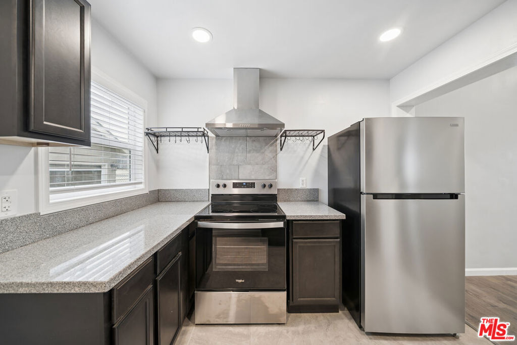 1543 W 23rd Street Property Photo 6