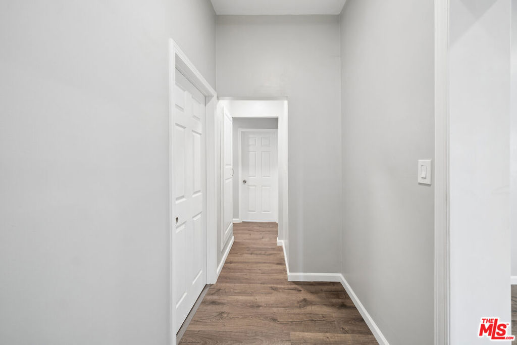 1543 W 23rd Street Property Photo 8