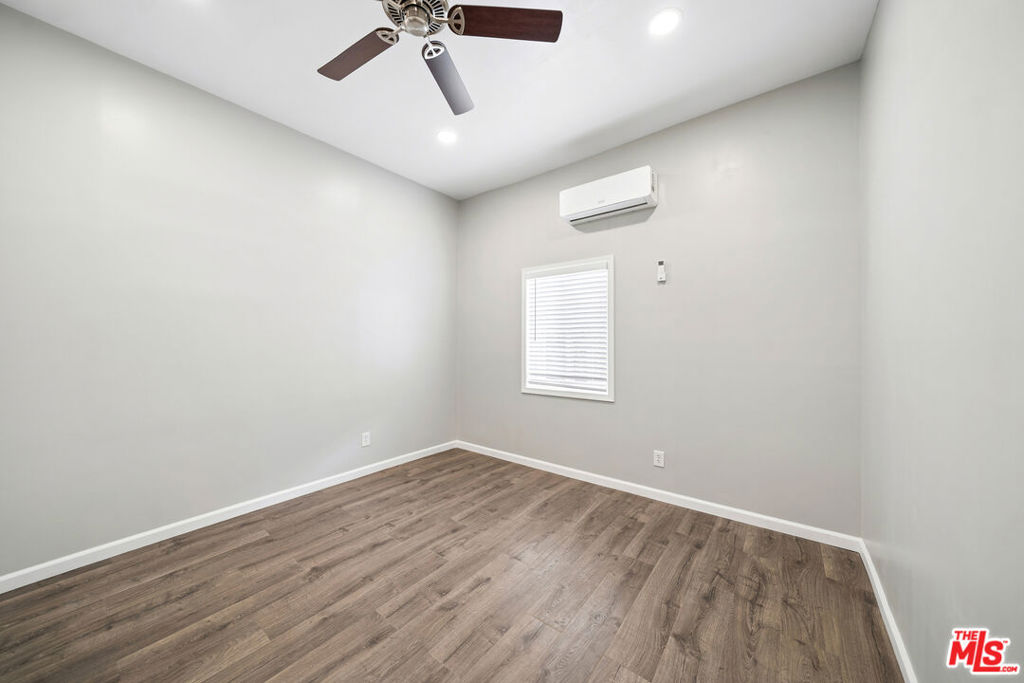 1543 W 23rd Street Property Photo 9