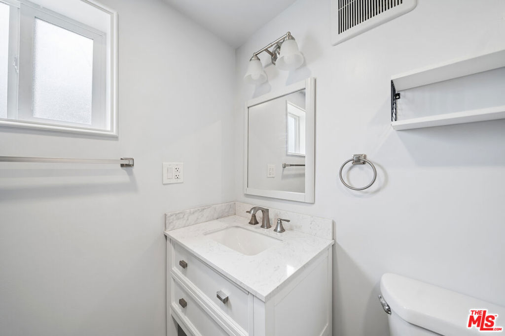 1543 W 23rd Street Property Photo 19