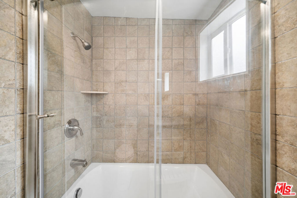1543 W 23rd Street Property Photo 21