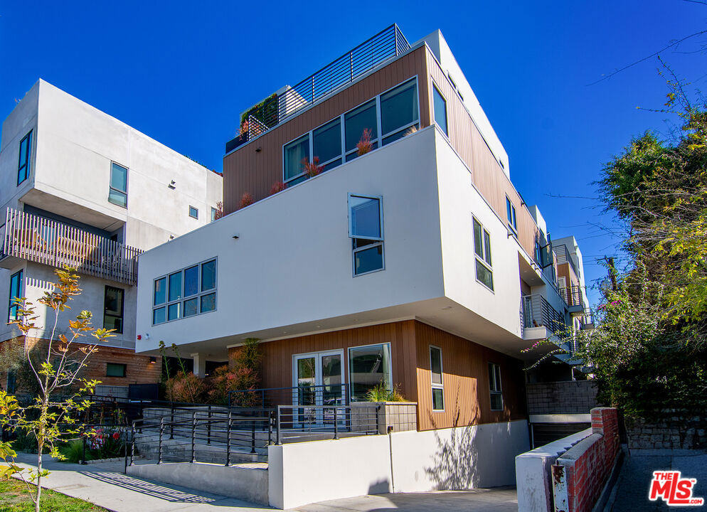 1236 N Fairfax Avenue 1 Property Photo 2