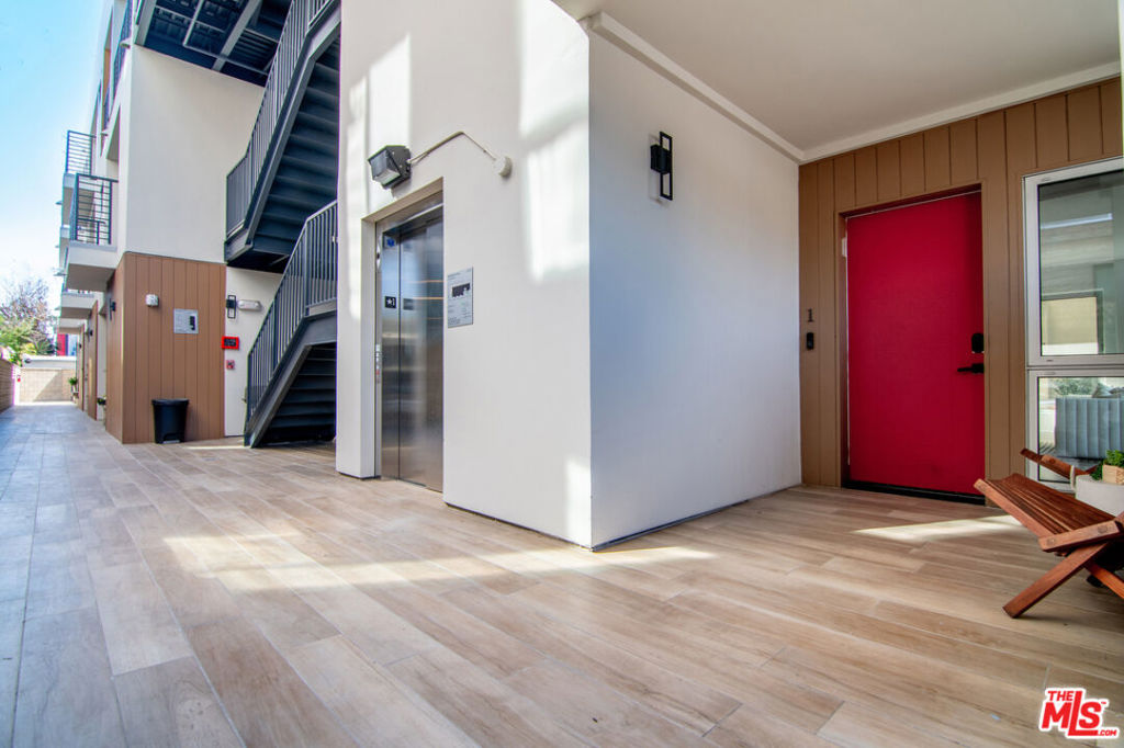 1236 N Fairfax Avenue 1 Property Photo 4