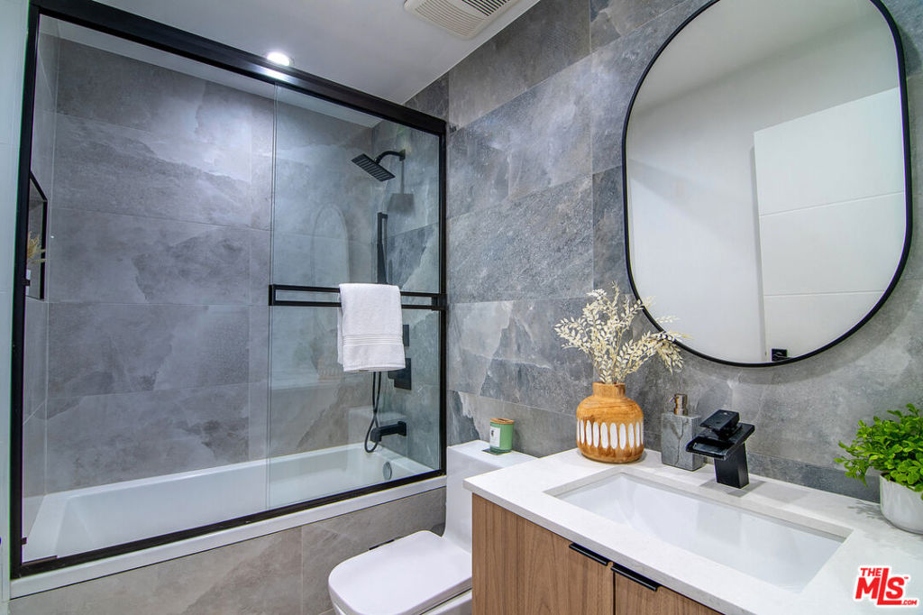 1236 N Fairfax Avenue 1 Property Photo 13