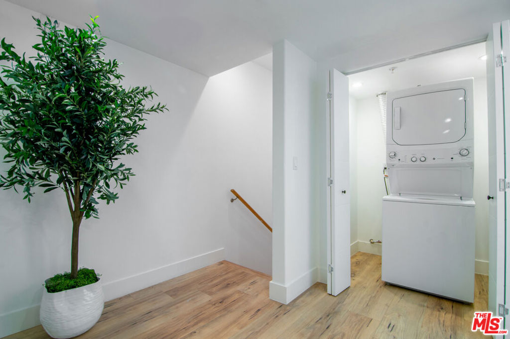 1236 N Fairfax Avenue 1 Property Photo 14