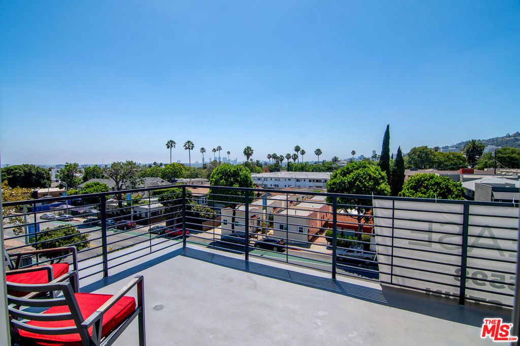 1236 N Fairfax Avenue 5 Property Photo 11