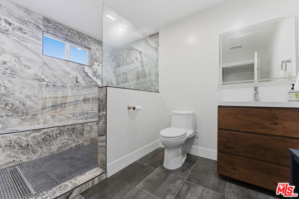 966 Worcester Avenue Property Photo 34