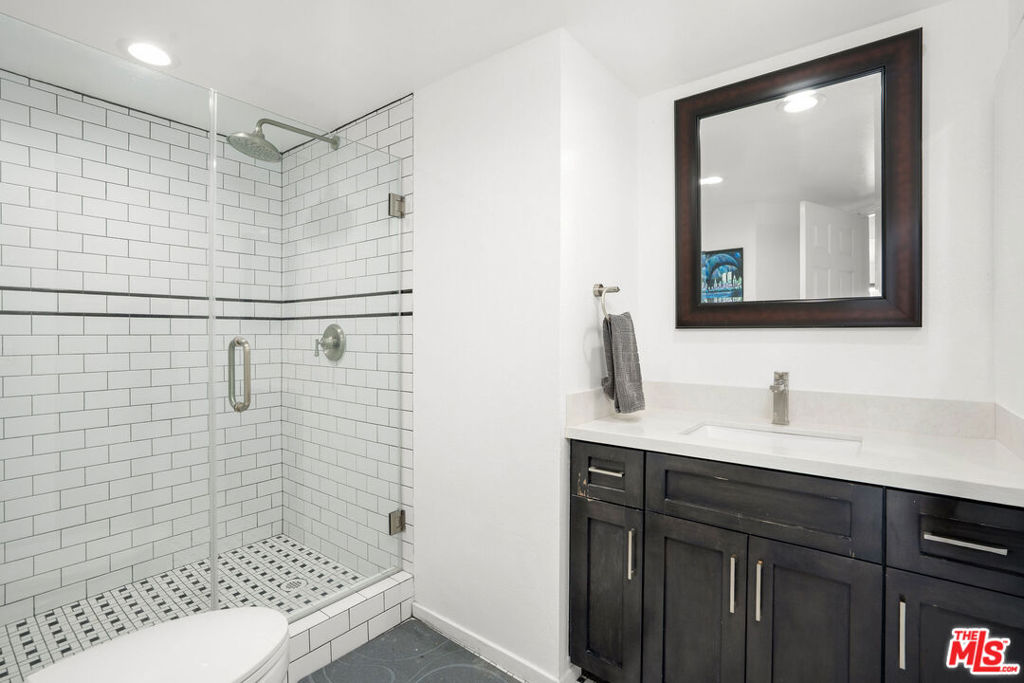 1942 Grace Avenue 217 Property Photo 12