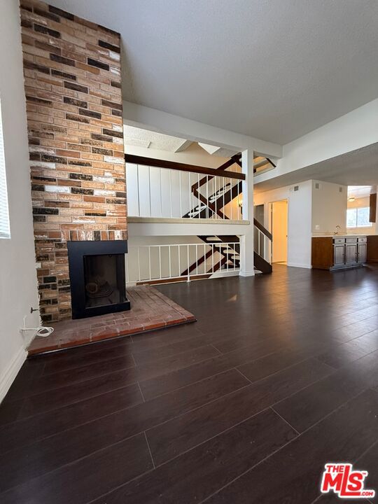 2809 Montrose Avenue 10 Property Photo 1