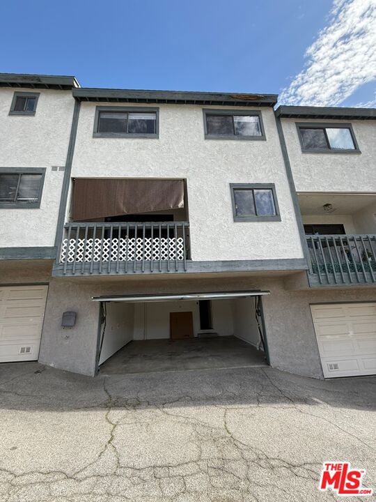 2809 Montrose Avenue 10 Property Photo 4