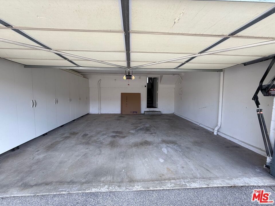 2809 Montrose Avenue 10 Property Photo 5