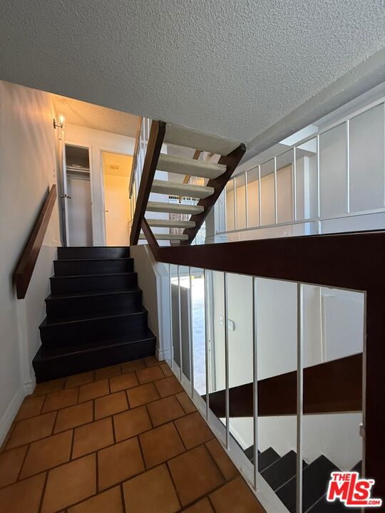 2809 Montrose Avenue 10 Property Photo 8