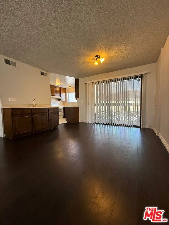 2809 Montrose Avenue 10 Property Photo 12