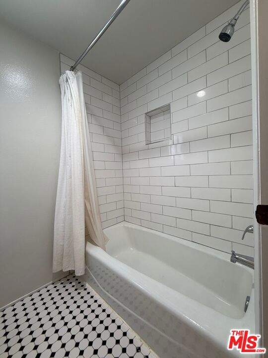 2809 Montrose Avenue 10 Property Photo 16