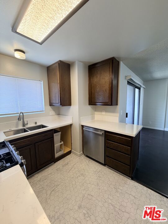 2809 Montrose Avenue 10 Property Photo 20