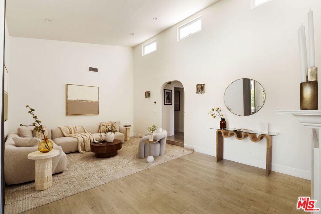 8455 Fountain Avenue 504 Property Photo 12