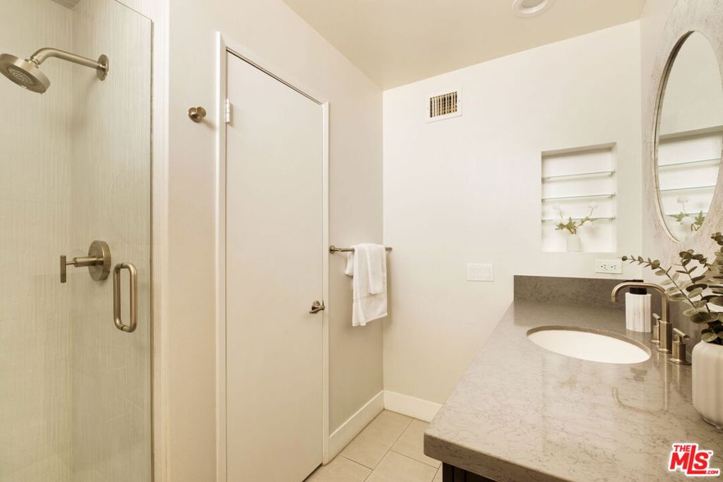 8455 Fountain Avenue 504 Property Photo 14