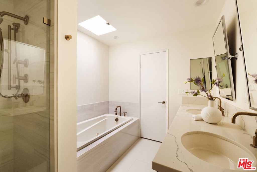 8455 Fountain Avenue 504 Property Photo 17