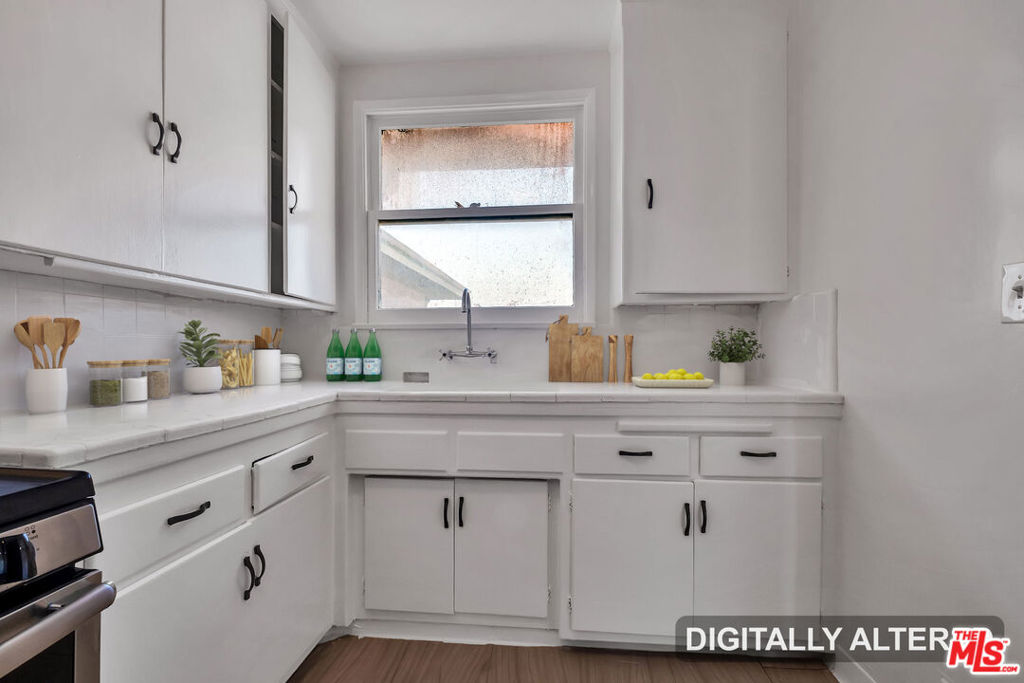 3311 3/4 W 77th Street Property Photo 6