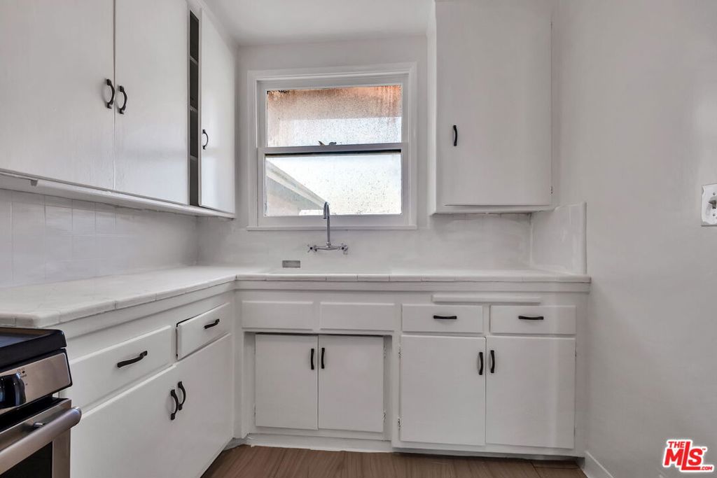 3311 3/4 W 77th Street Property Photo 7