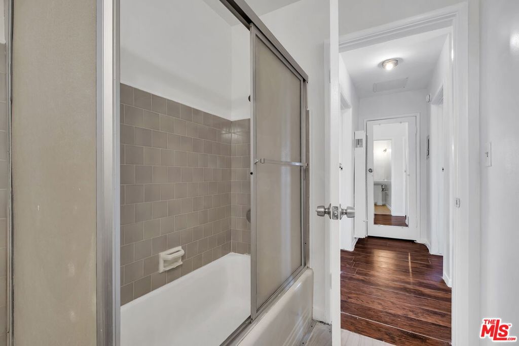 3311 3/4 W 77th Street Property Photo 8