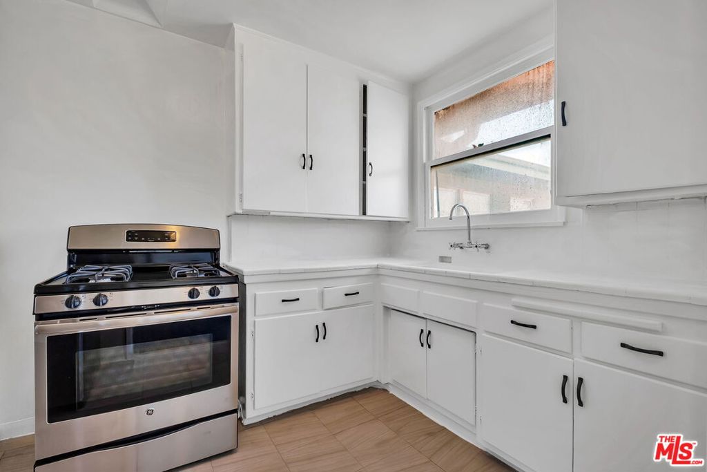 3311 3/4 W 77th Street Property Photo 16