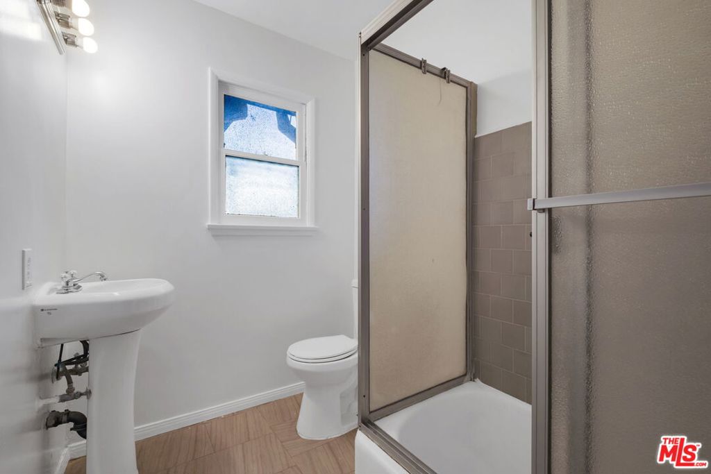 3311 3/4 W 77th Street Property Photo 17