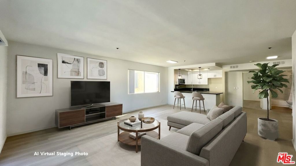 420 S Harvard Boulevard 301 Property Photo 2