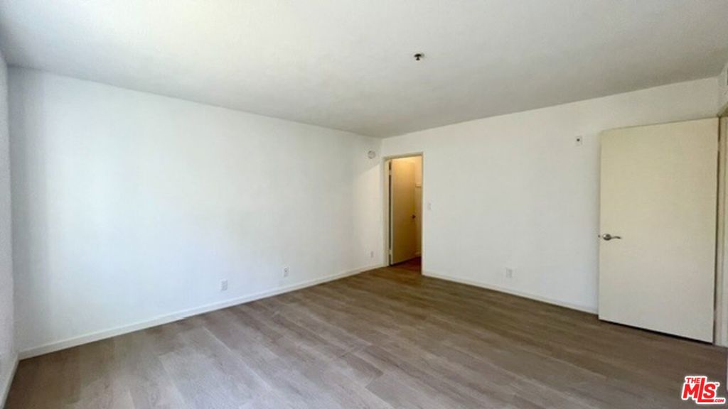 420 S Harvard Boulevard 301 Property Photo 8