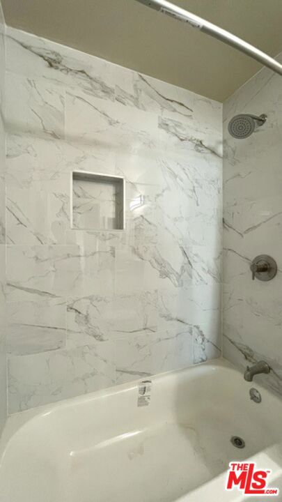 420 S Harvard Boulevard 301 Property Photo 12