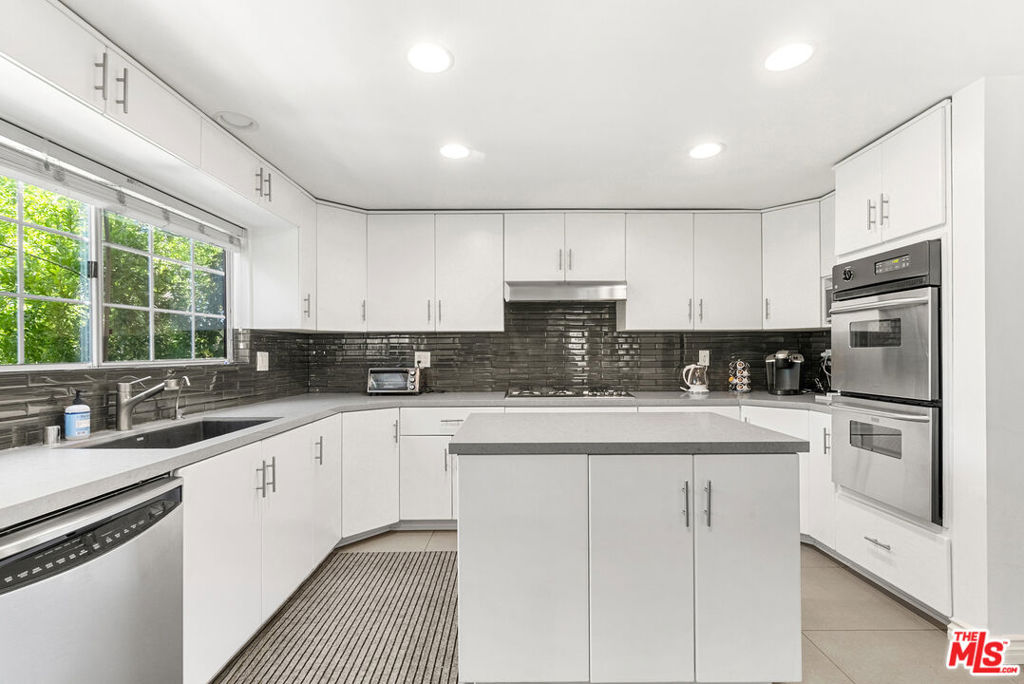 4555 Don Pio Drive Property Photo 15