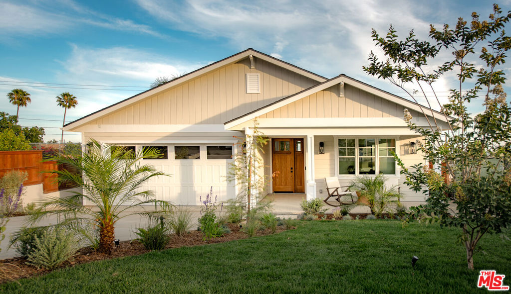 924 E Poppyfields Drive Property Photo 1