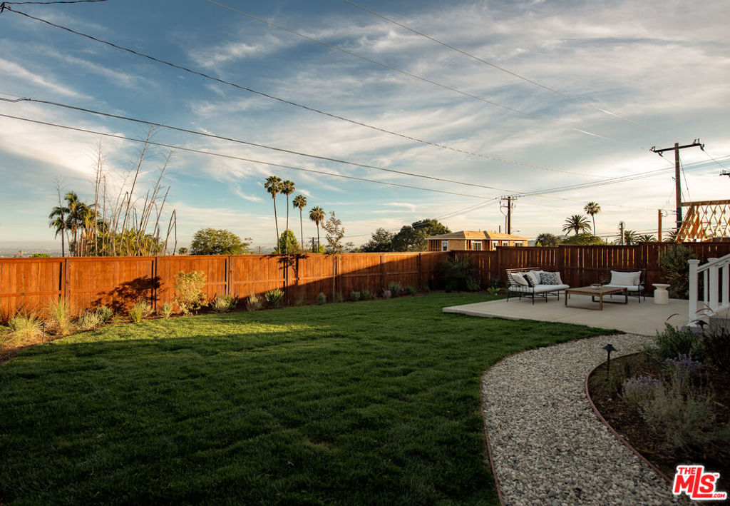 924 E Poppyfields Drive Property Photo 32