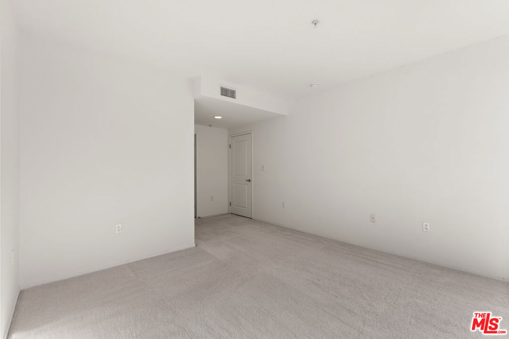 267 S San Pedro Street 213 Property Photo 23