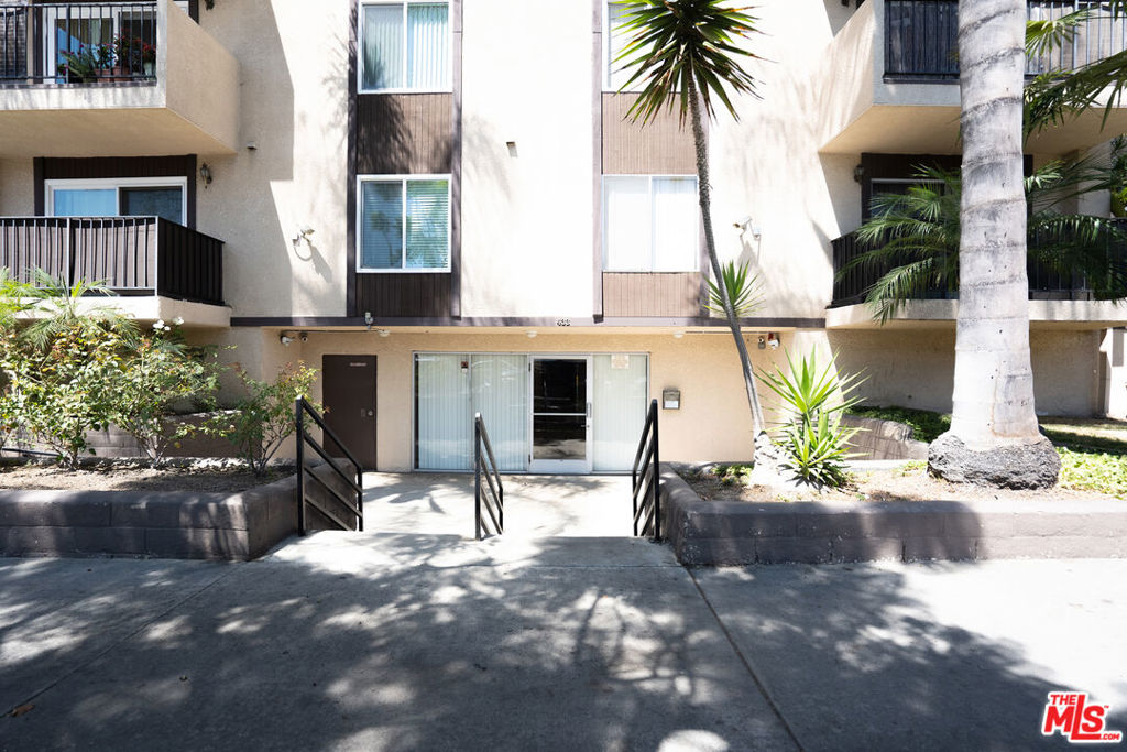 433 S Manhattan Place 108 Property Photo 4