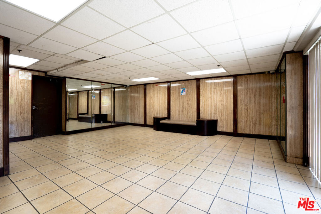 433 S Manhattan Place 108 Property Photo 5