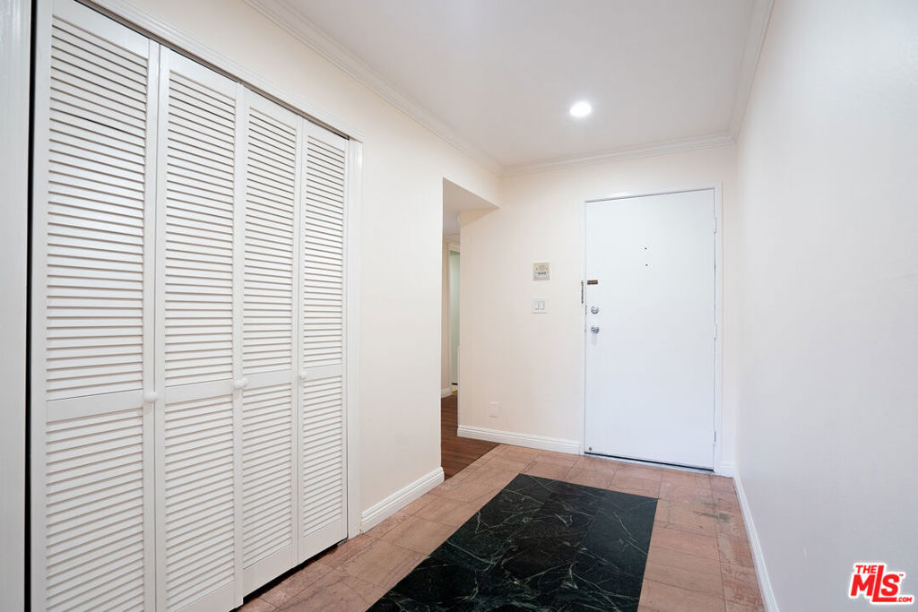 433 S Manhattan Place 108 Property Photo 10