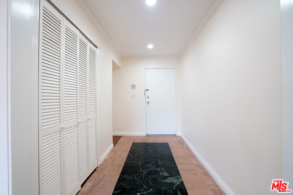 433 S Manhattan Place 108 Property Photo 12