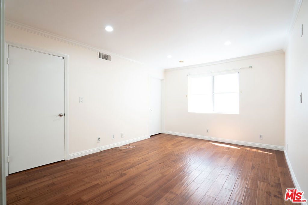 433 S Manhattan Place 108 Property Photo 24