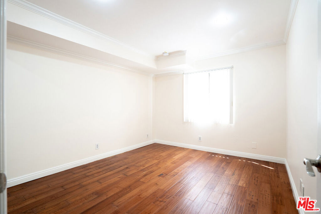 433 S Manhattan Place 108 Property Photo 25