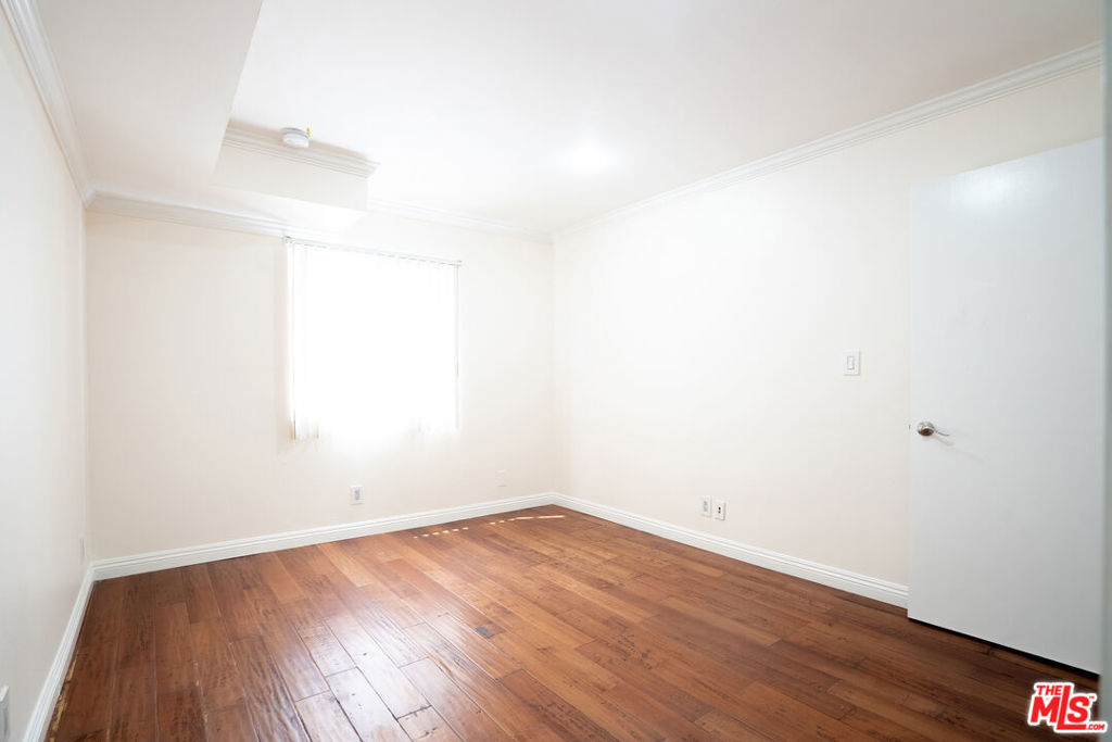 433 S Manhattan Place 108 Property Photo 26