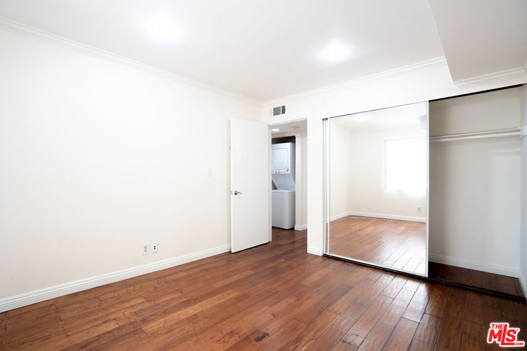 433 S Manhattan Place 108 Property Photo 27