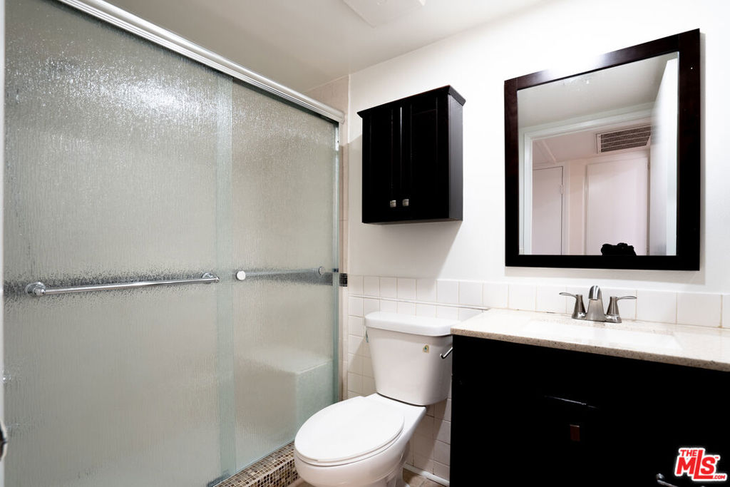 433 S Manhattan Place 108 Property Photo 28