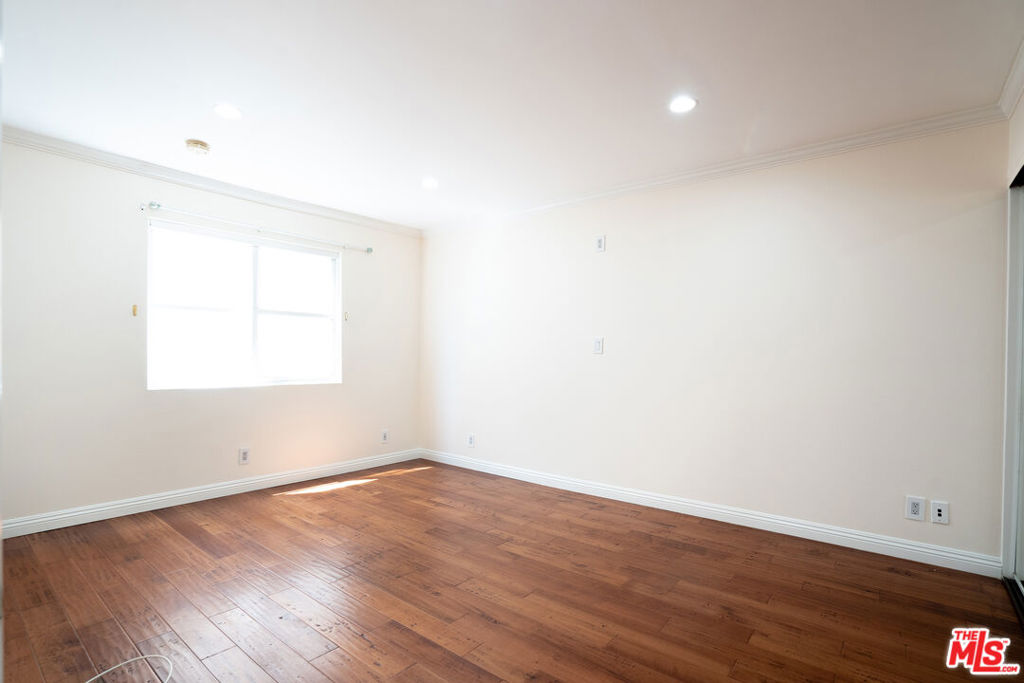 433 S Manhattan Place 108 Property Photo 29