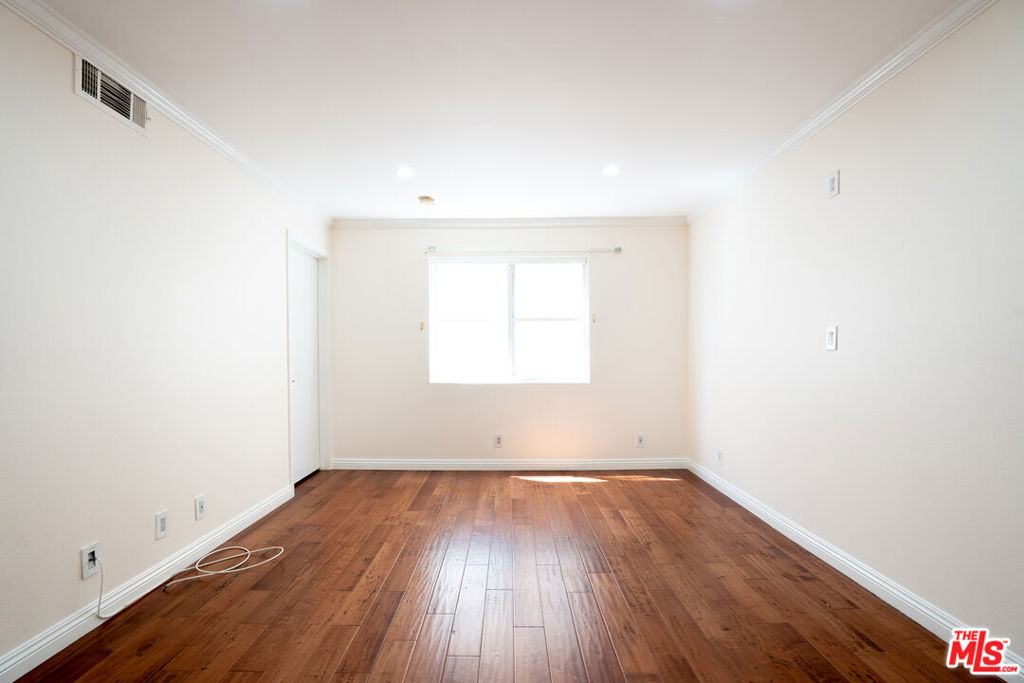 433 S Manhattan Place 108 Property Photo 30