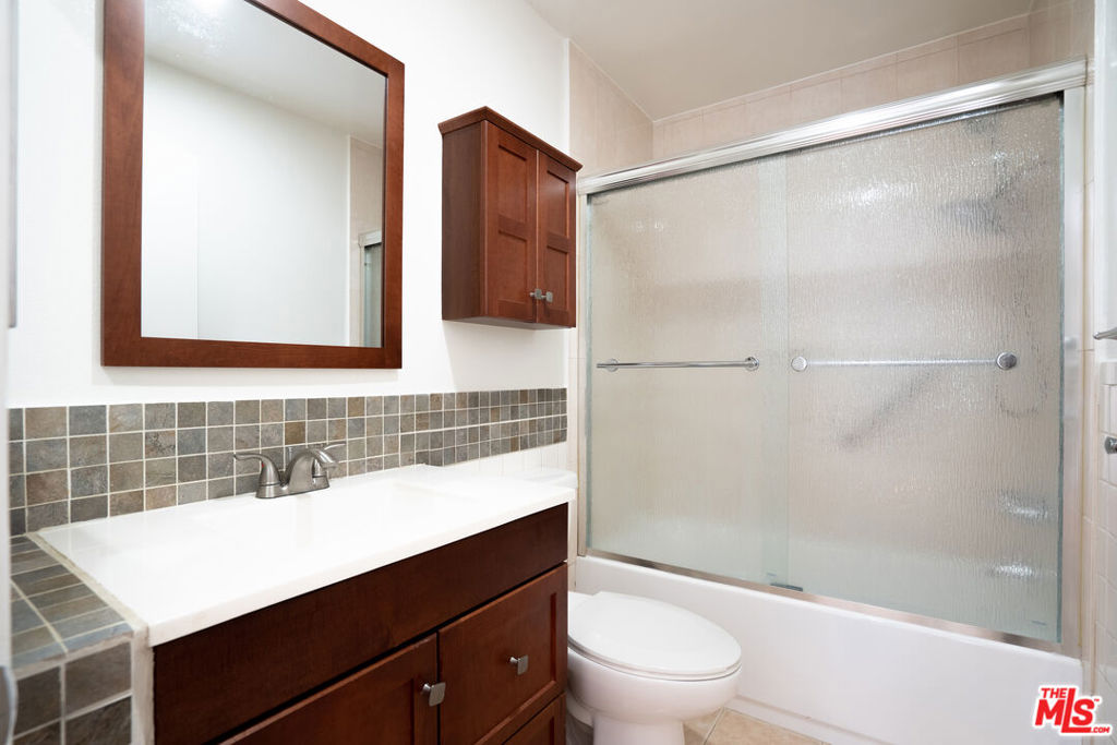 433 S Manhattan Place 108 Property Photo 32
